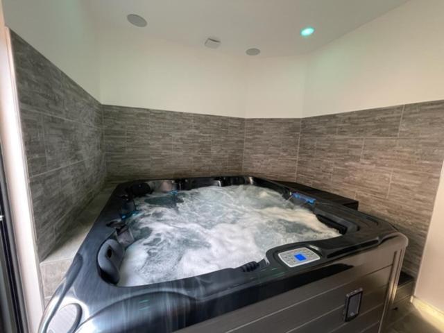 - Le Nuage - Unique, Espace Spa Privatif Et Jardin Avec Plancha Et Salon Privatif, Stationnement Public Gratuit 尼奥尔 外观 照片